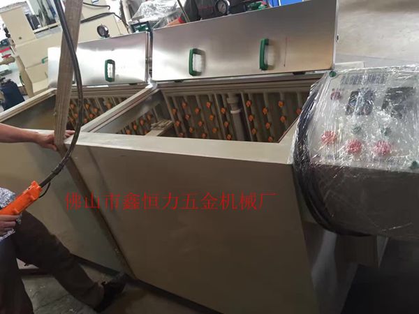 立體蝕刻機裝車發貨！