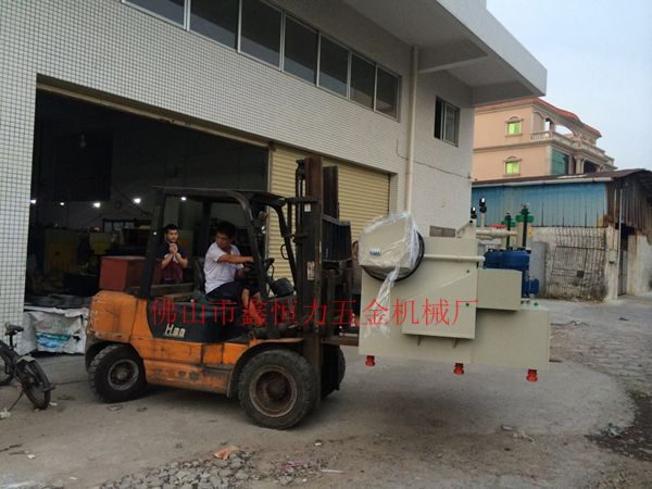 立體蝕刻機裝車發貨！