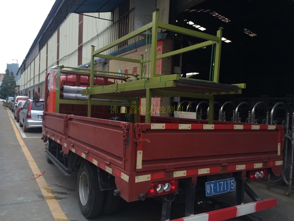 國外客戶定制覆膜機裝車發貨！
