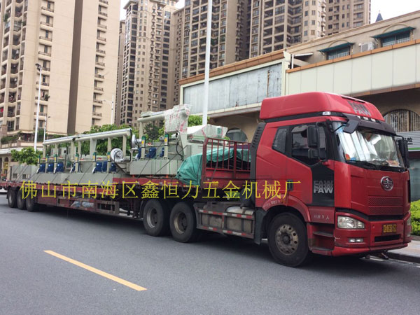 不銹鋼鍋片蝕刻機(jī)裝車(chē)發(fā)貨！
